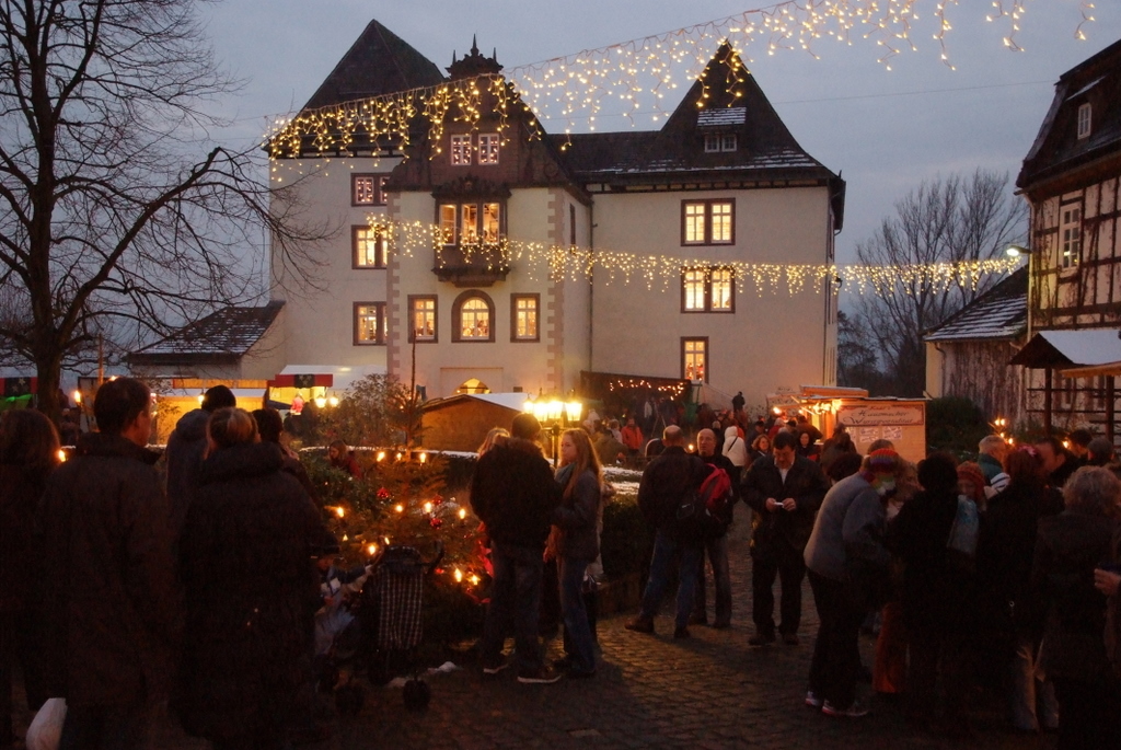 Schloss Fürstenberg mit dem alljährlichen Weihnachtsmarkt.

