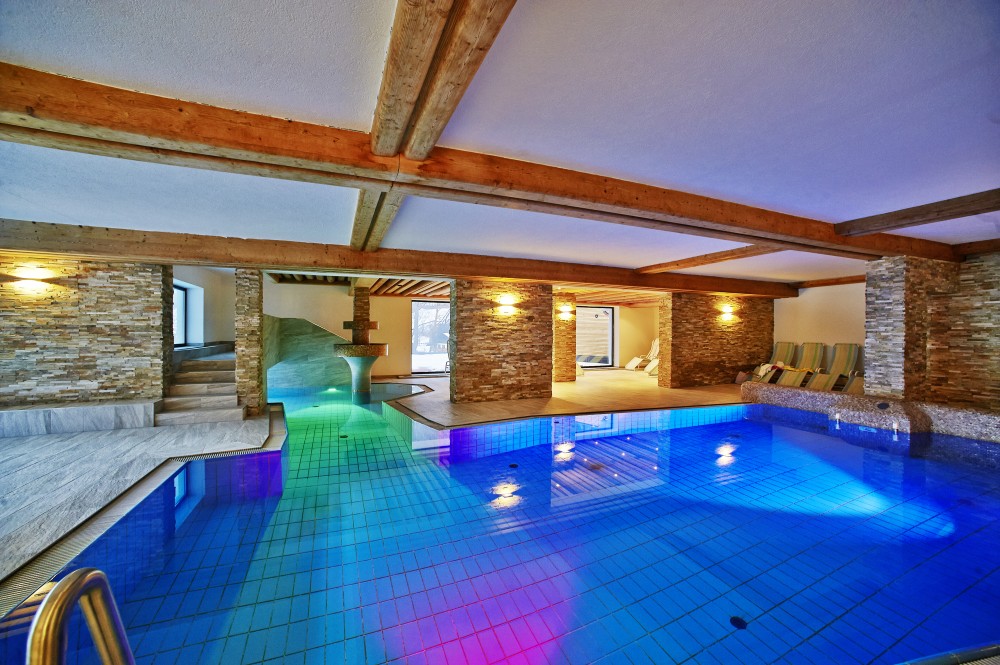 Indoor-Pool im Hotel Nockresort, Bad Kleinkirchheim.
