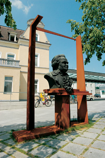 Schubart-Denkmal am Bahnhof.