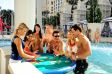 Caesars Palace in Las Vegas: The Fortuna Pool

Die r�mische G�ttin des Gl�cks l�dt zum verweilen am Luxuspool. Ob Speisen, oder Getr�nke in der Sun Lounge - mit einer gro�en Auswahl wie Martinis, Scotch, Whisky uvm.