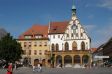 1348 erstmals schriftlich erw�hnt, pr�sentiert sich der historische Teil des Rathauses in Amberg nach mehreren Umbauma�nahmen im Stil der Sp�tgotik und der Renaissance und pr�gt das gesamte Erscheinungsbild des Marktplatzes der oberpf�lzer Stadt.
