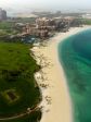 Emirates Palace Strand mit 1.3 km wei�em Sandstrand.