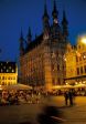 Grote Markt in Leuven bei Nacht.