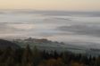 Landschaft Uslarer Land im morgendlichen Nebel.