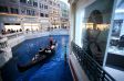 Venetian Macao mit Grand Canal Shoppes.

Der gro�e Shopping-Kanal von Macau.