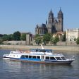 Magdeburger Dom und die Wei�e Flotte auf der Elbe.