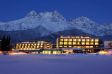 Das 2010 komplett neu gestaltete 4-Sterne-Superior Wellness- & Designhotel in Saalfelden. Direkt am Ritzensee im Salzburger Land gelegen, ist es umgeben von einer markanten Bergkulisse. 
Hier im Winter bei Nacht.