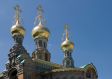 Die Russische Kapelle:
Erbaut wurde die prachtvolle Kapelle in den Jahren 1897-1899 vom Petersburger Hofarchitekten Leontij Nikolavic Benois im Auftrag des Russischen Zarenpaar Nikolaus II. und Alexandra, einer Schwester des Gro�herzogs Ernst Ludwig. 