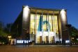 Schauspielhaus Bochum bei Nacht mit deren Fassadenbeleuchtung.