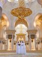 Die Schaich-Zayid-Moschee in Abu Dhabi.
Sie ist aktuell die drittgr��te Moschee der Welt.
Sie bietet Platz f�r 40.000 Gl�ubige.

Vier Minarette ragen mehr als 100 Meter hoch, die Kuppel des Hauptdoms ist etwa 70 Meter hoch.