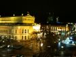 Alte Oper in Frankfurt am Main bei Nacht - kurz vor heilig Abend mit festlicher Beleuchtung.