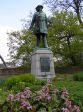Gro�er Kurf�rst

Das Denkmal des Gro�en Kurf�rsten steht s�dlich des Mindener Wesertors. Es zeigt Friedrich Wilhelm von Brandenburg, Markgraf von Brandenburg, Kurf�rst des Heiligen R�mischen Reiches und Herzog in Preu�en, der ab 1675 den Beinamen �der Gro�e Kurf�rst� trug. Das Denkmal wurde am 18. Juni 1901  feierlich enth�llt. Entworfen wurde es durch den Bildhauer Haverkamp aus Berlin.
