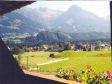 Diese Aussicht ist vom Balkon und zeigt das Nebelhorn bis nach Oberstdorf.