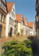 Museumszeile Minden

Auf dem vorher unbebauten Gartenland des Martinistifts wurde seit der zweiten H�lfte des 16. Jahrhunderts eine Reihe von B�rgerh�usern errichtet, die im wesentlichen unver�ndert blieb. Im Jahr 1922 wurde das Mindener Museum in dem Haus Ritterstra�e 23 gegr�ndet und im Laufe der Jahre durch Zukauf der Nachbarh�user erweitert.