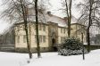 Schloss Str�nkede
Karl-Brandt-Weg 5
44629 Herne
Tel.: 0 23 23 / 16 10 72 und 16 26 11

Das Wasserschloss Str�nkede, einst Sitz des alten Edelgeschlechts gleichen Namens, ist ein sch�ner Renaissancebau aus dem 16. und 17. Jahrhundert. Es beherbergt die kultur- und stadtgeschichtlichen Schausammlungen des Emschertal-Museum, f�hrt in das Thema "Rittertum im Mittelalter" sowie in die Geschichte der Familie von Str�nkede ein.