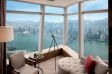 Zimmeraussicht auf die Stadt und den Hafen im The Ritz-Carlton, Hong Kong