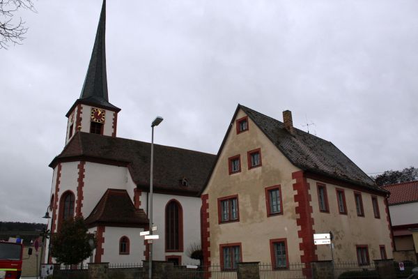 Julius Echter Kirche und Pfarrhaus, Himmelstadt