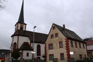 Julius Echter Kirche und Pfarrhaus