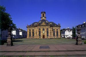 Ludwigskirche mit Ludwigsplatz