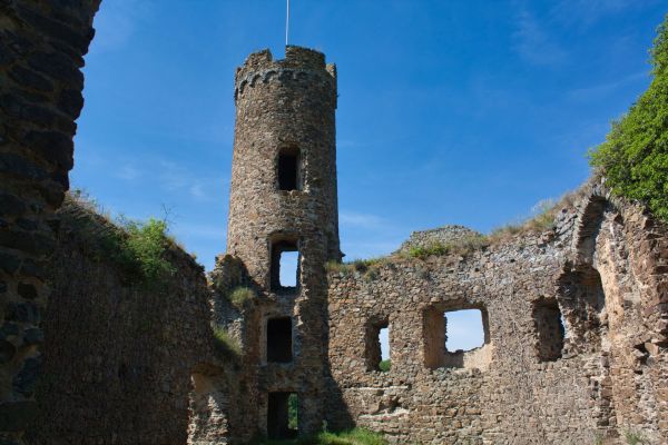 Bergfried Burgruine Ardeck Holzheim