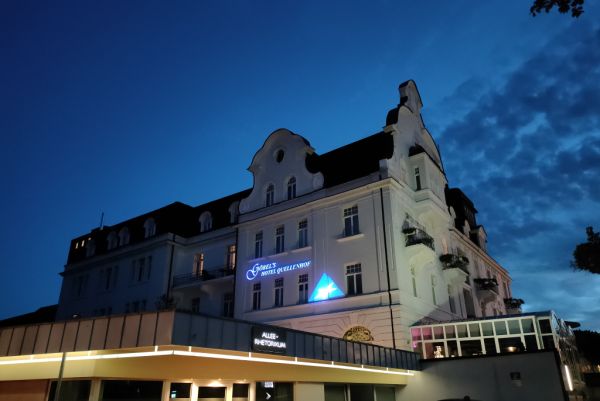 Quellenhof Bad Wildungen bei Dämmerung.

Fotoaufnahme: 09.2026

