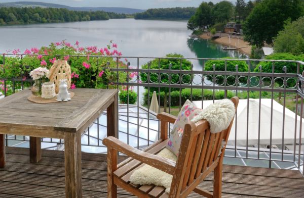 Ausblick von der Seesuite im Seehotel Niedernberg.
