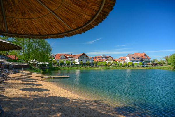 Strand am Niedernberger See.
