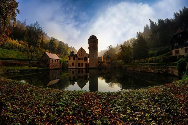 Schloss Mespelbrunn Herbst