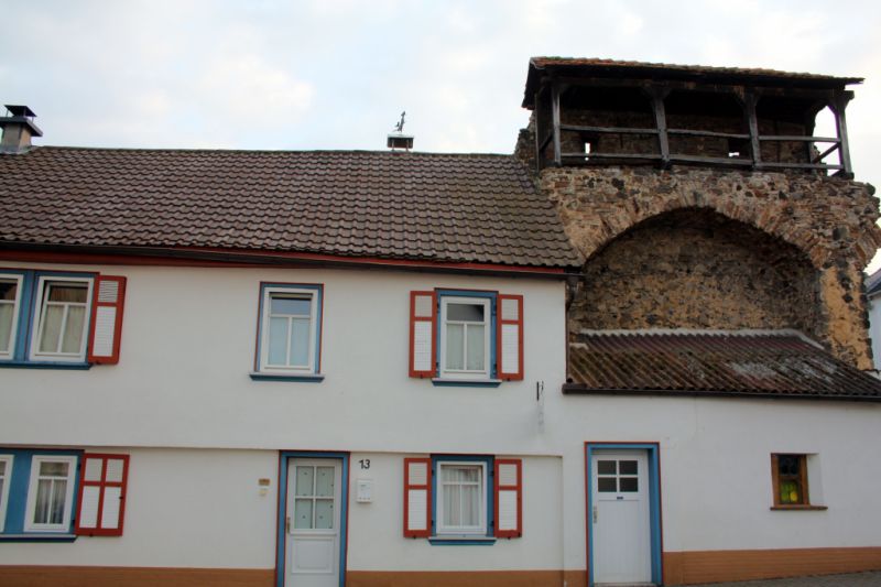 Fachwerkwohngebäude mit Stadtmauer, Butzbach Fachwerkwohngebäude mit Stadtmauer, Butzbach
