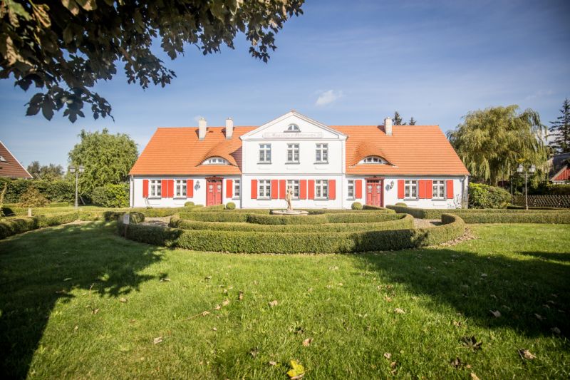 Kapitänshaus von Petersson, Born Kapitänshaus von Petersson, Born
