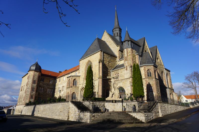 Kloster St. Jakob von Sarug, Warburg