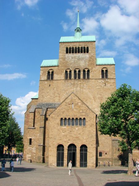 Dom, Minden Dom, Minden