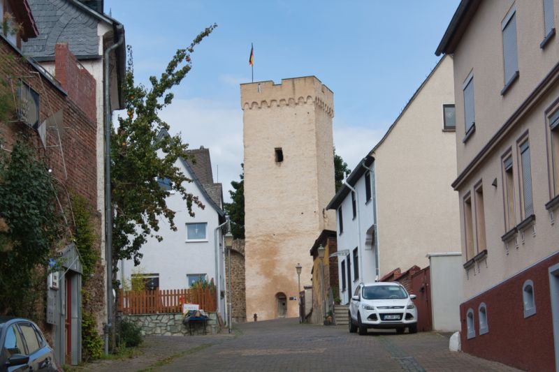 Gefangenenturm, Brechen