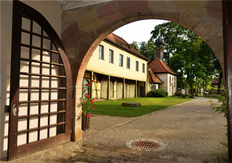 Schloss, Adelsdorf