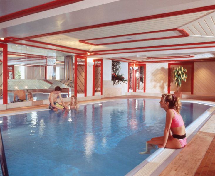 Fotos Hotel Reichshof Hamburg SchwimmbadMaritimReichshofHamburg.jpg