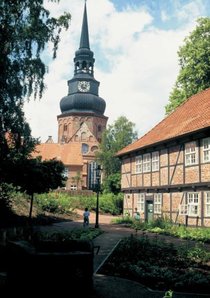 Kirche St. Cosmae et Damiani, Stade Kirche St. Cosmae et Damiani, Stade