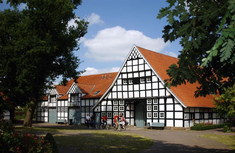 Wöhlehof, Spelle