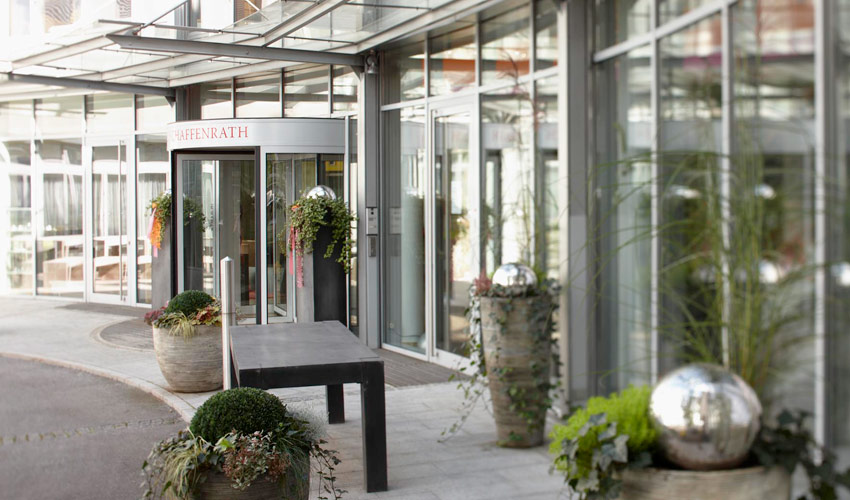 Eingang zum Amadeo Hotel Schaffenrath in Salzburg
