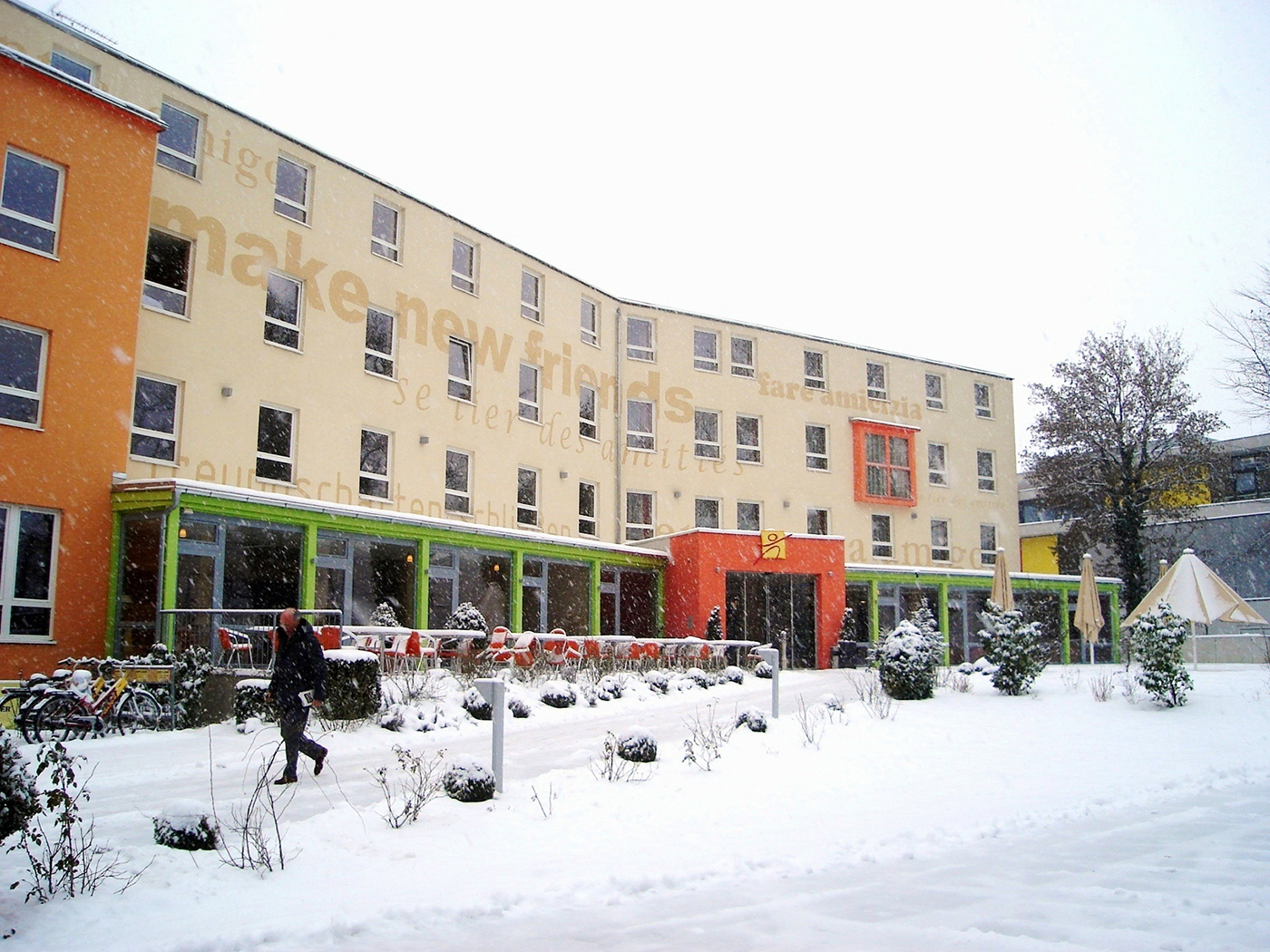 Außenansicht JUFA Salzburg City Hotel im Winter