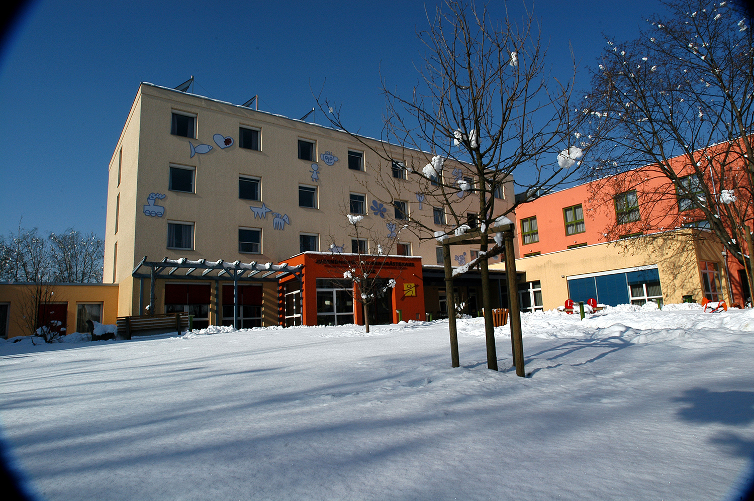 Außenansicht JUFA Graz City Hotel im Winter