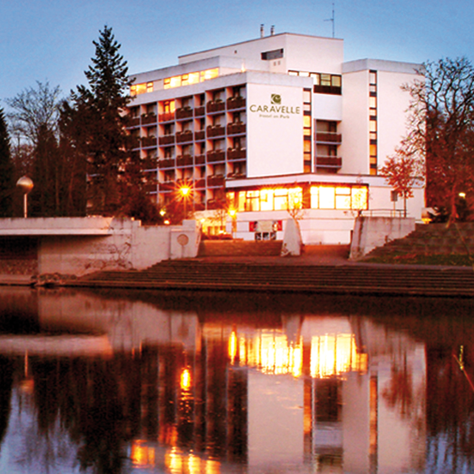 Caravelle Hotel im Park am Fluss Nahe