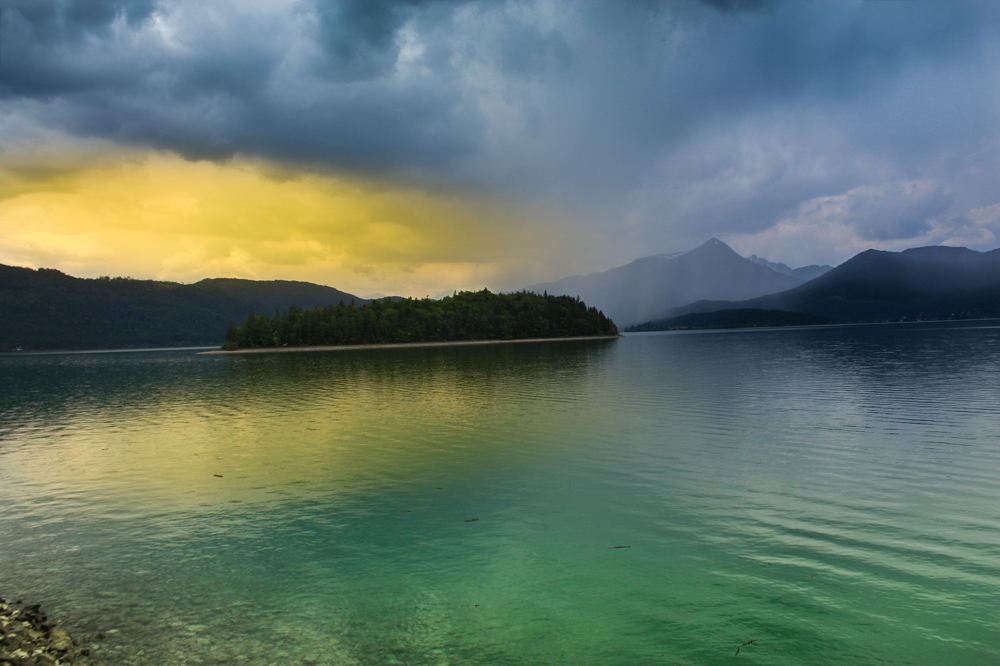 Der Walchensee mit traumhaften Farbspiel.
