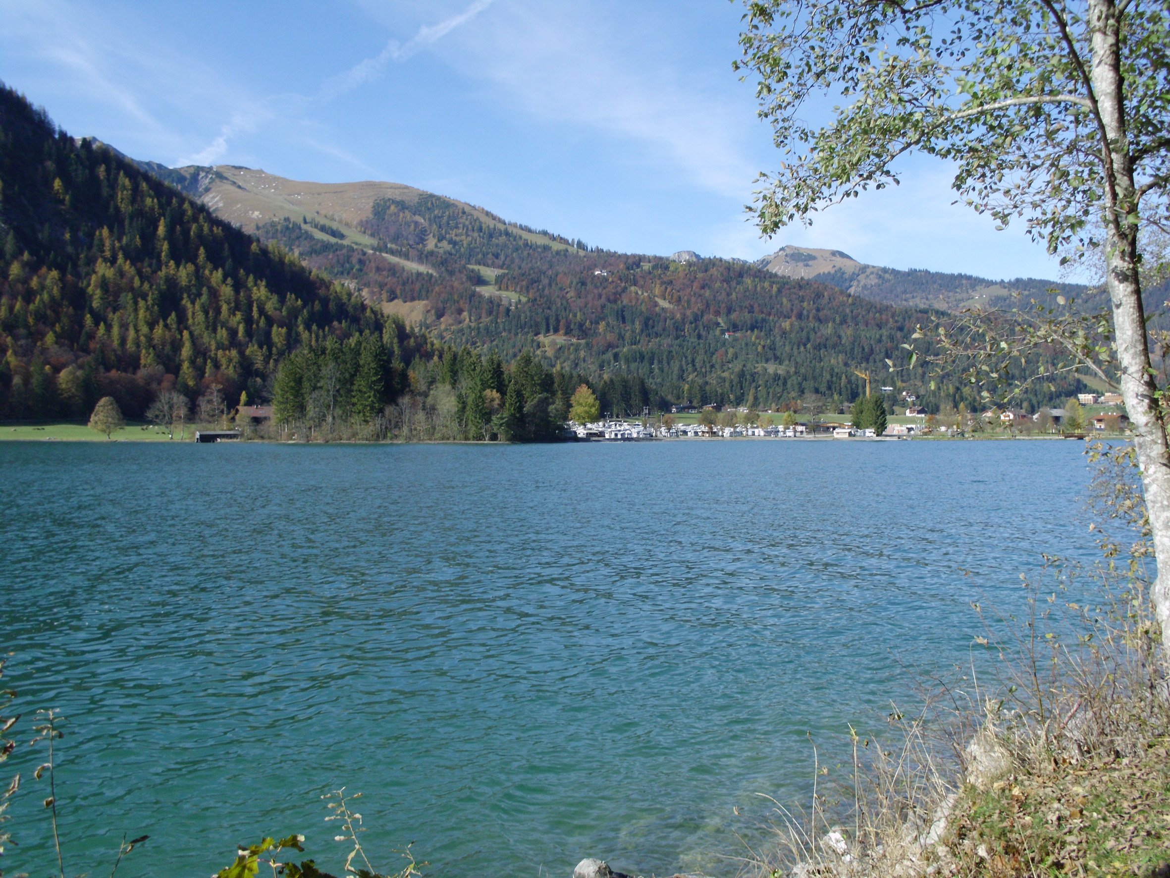 Der Achensee wird, dank der guten Windverhältnisse für Segler und Sufer, auch als Tiroler Meer bezeichnet.