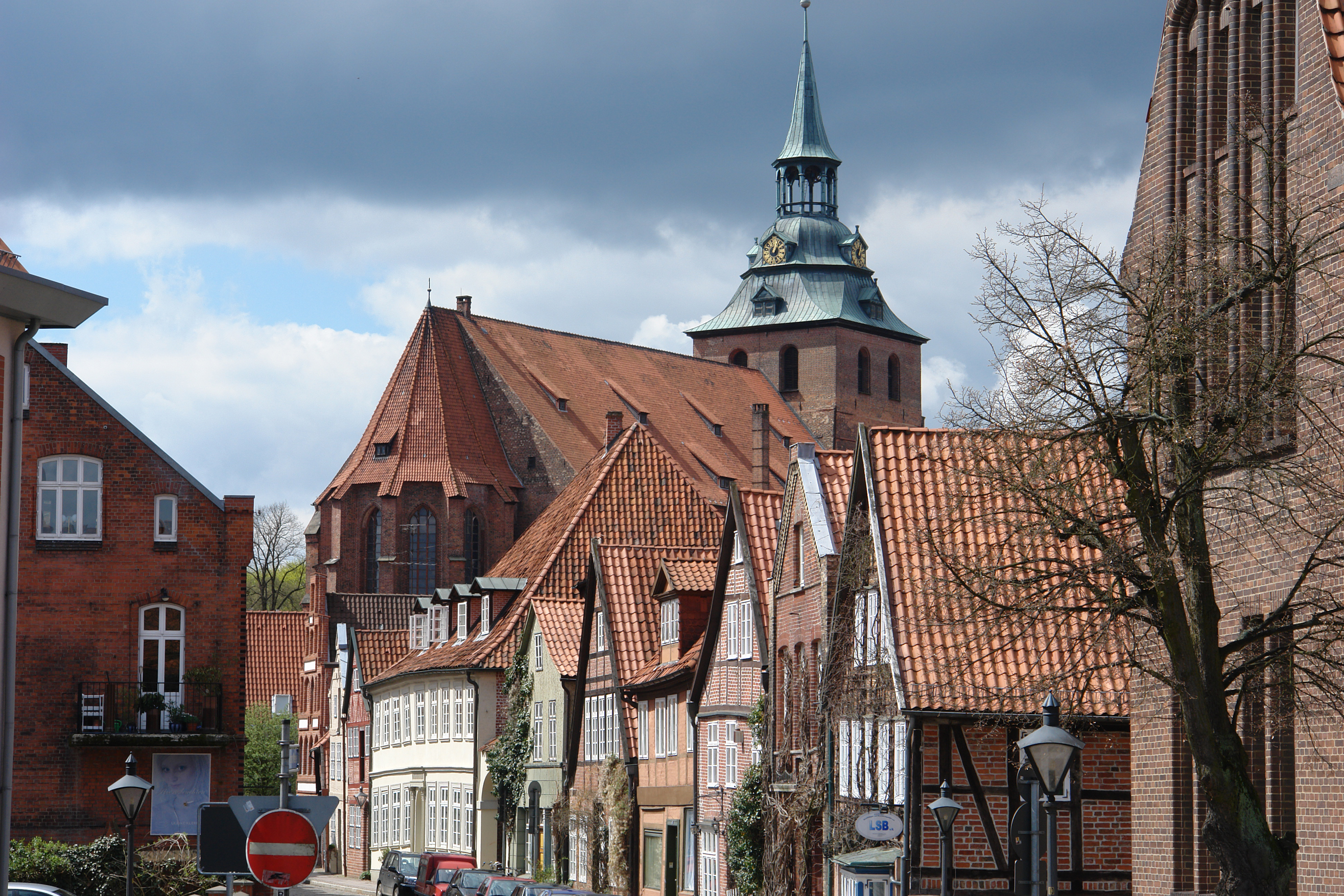 Die Lüneburger Altstadt mit der St. Michaeliskirche.