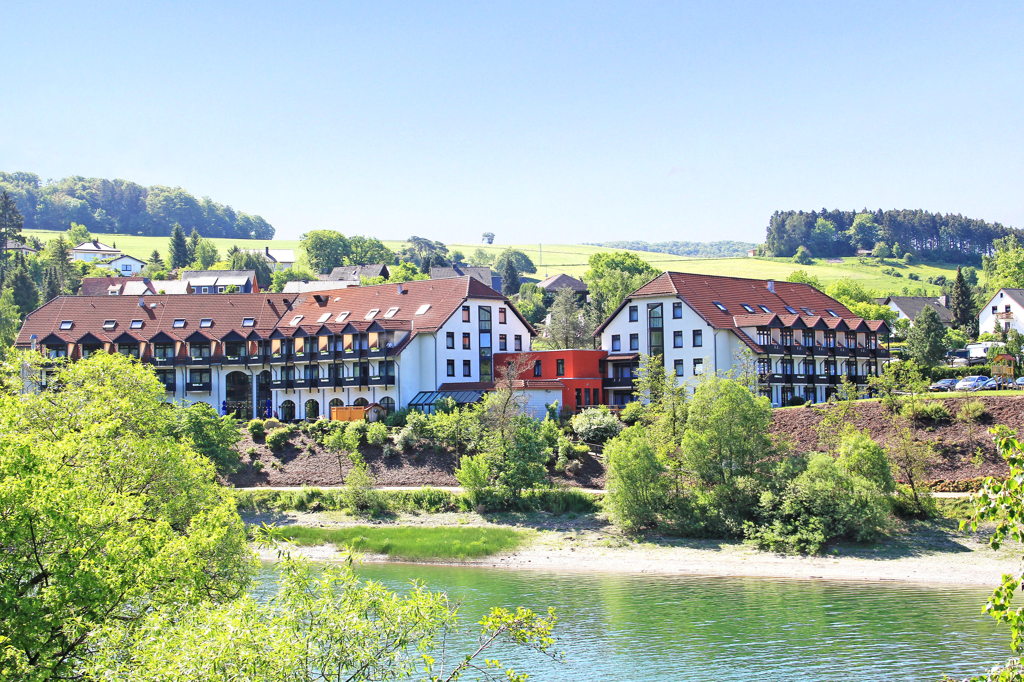 Außenansicht Göbel's Seehotel, Diemelsee.
