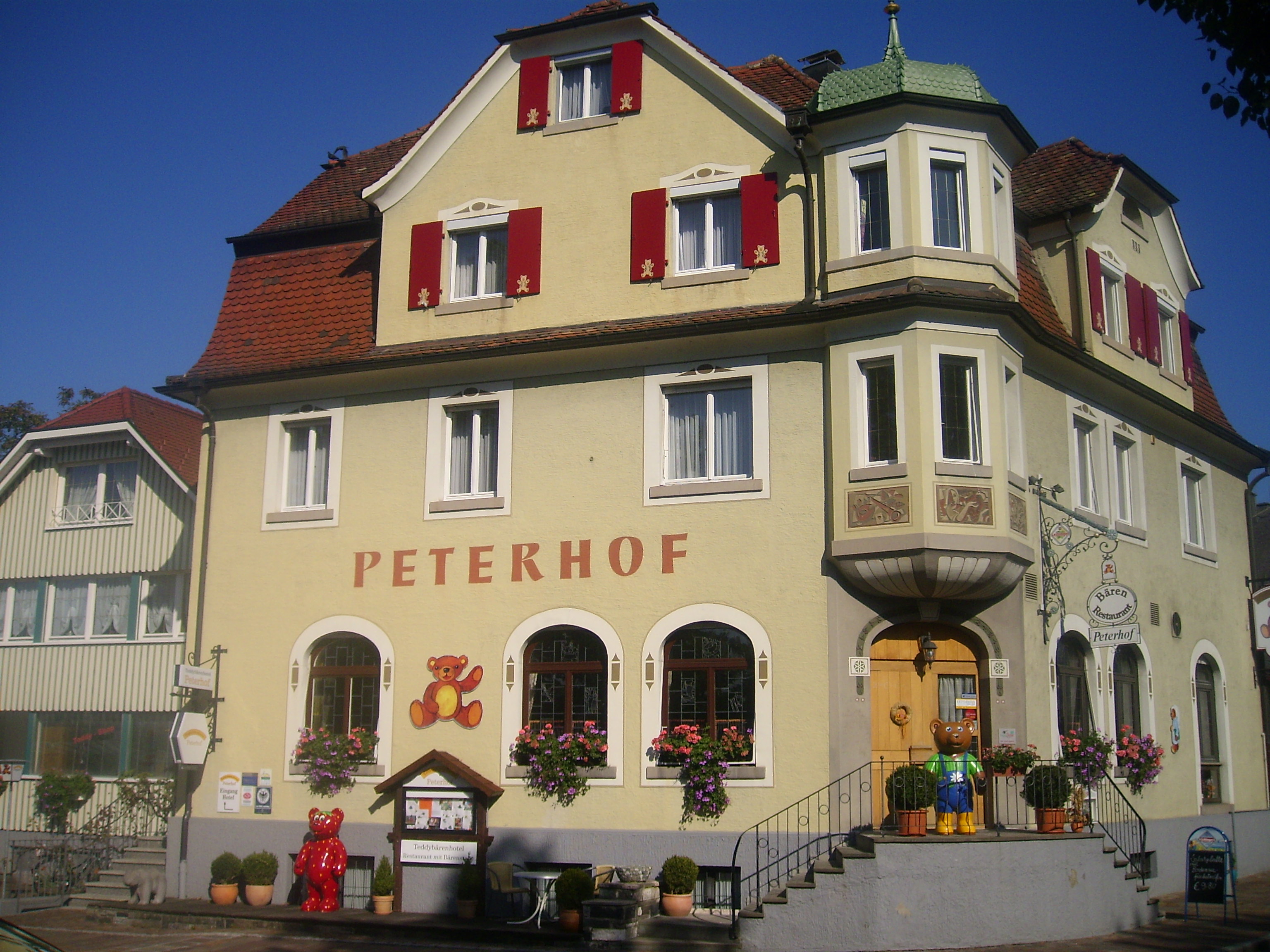 Außenansicht vom Teddybärenhotel, Kressbronn.
