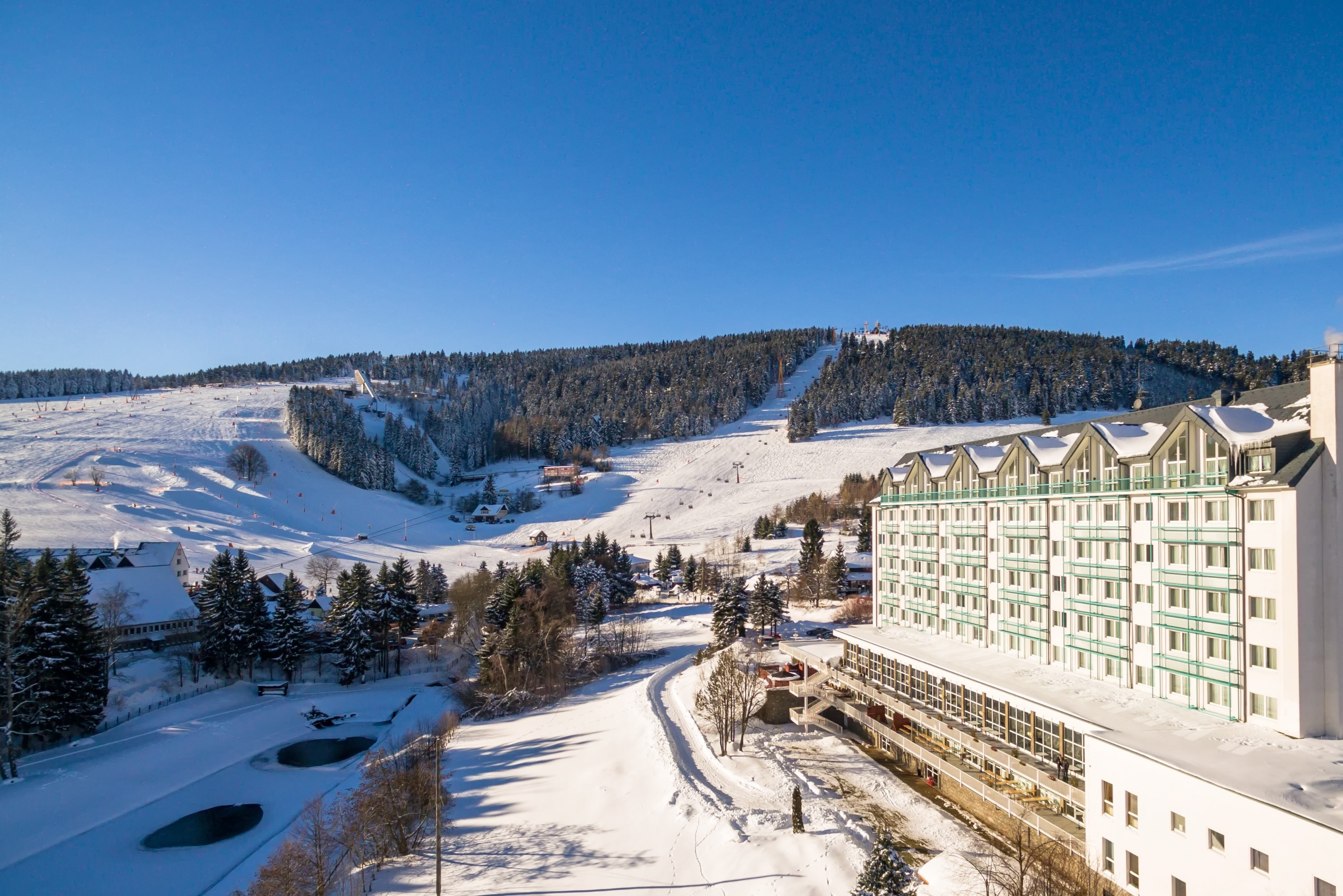 Außenansicht im Winter, Best Western Ahorn Hotel Oberwiesthal.