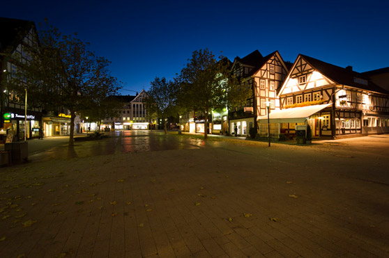 Innenstadt Bad Hersfeld bei Abend.
