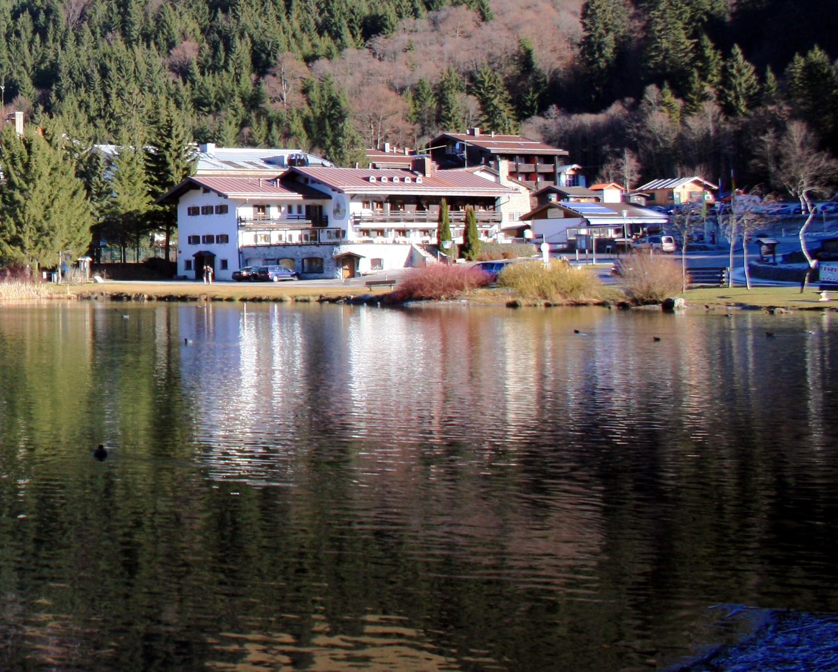 Der Berggasthof Willy Merkl Haus am Spitzingsee.
