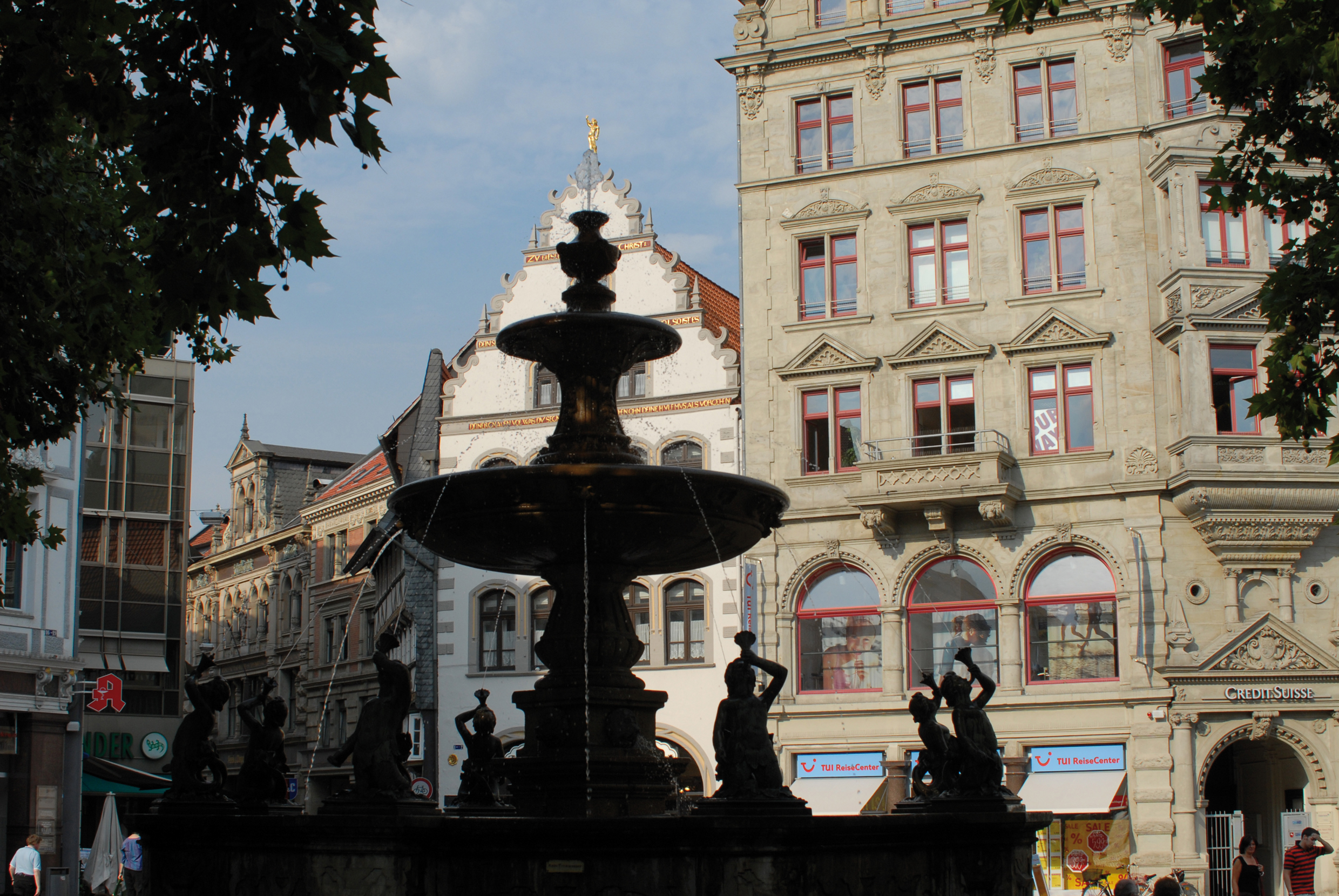 Der Kohlmarkt Braunschweig mit Brunnen.
